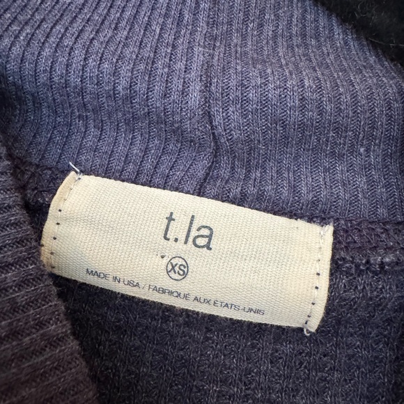 T.La Women's Ribbed Top - Picture 4 of 4
